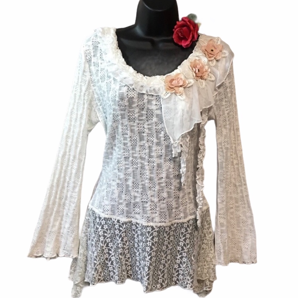 ZBA FAIRYCORE LAYERED MED TOP KNIT LACE CREAM BELL SLEEVES EMBELLISHED EUC